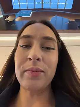 Holly Play online show from 12-20-25, 12:08