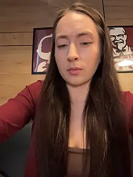 Holly Play online show from 05-15-26, 08:01