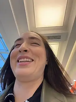 Holly Play online show from 10-30-25, 09:07