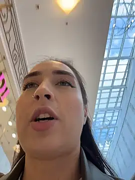 Holly Play online show from 10-18-25, 10:06