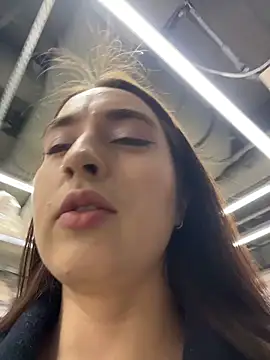 Holly Play online show from 04-05-26, 01:18