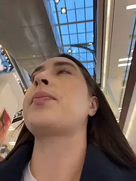 Holly Play online show from 11-28-25, 12:05