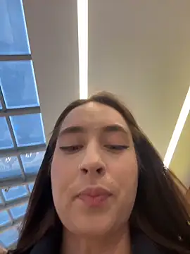 Holly Play online show from 12-15-25, 12:11