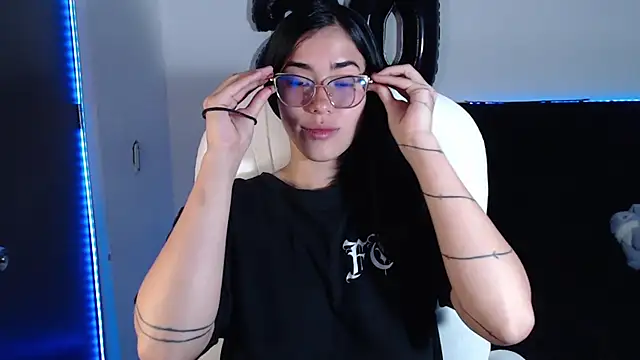 Snapshot of LESLIEBLACK_ chatting on 03-12-25, 02:09 LESLIEBLACK online show from 03-12-25, 02:09