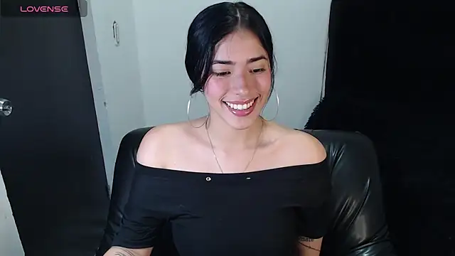 Snapshot of LESLIEBLACK_ chatting on 01-27-25, 11:43 LESLIEBLACK online show from 01-27-25, 11:43