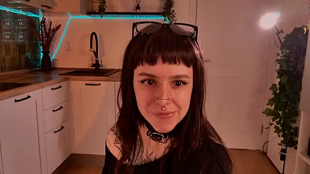 MichaellaMoon online show from 05-06-26, 04:33