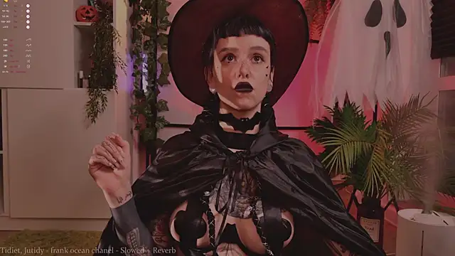 MichaellaMoon online show from 10-31-25, 05:31