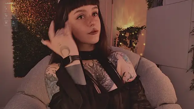 MichaellaMoon online show from 02-04-26, 04:24