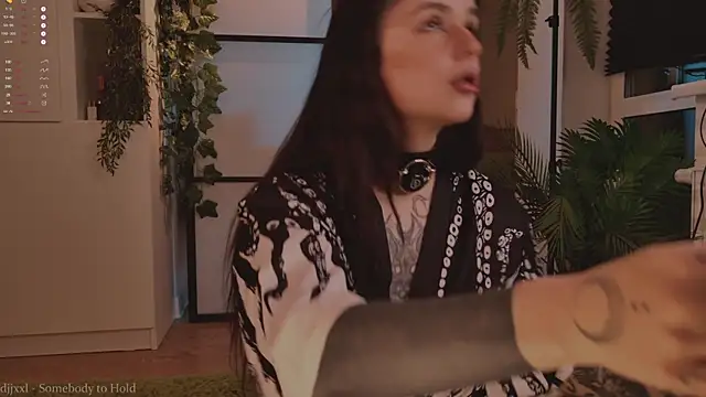 MichaellaMoon online show from 11-08-25, 05:16