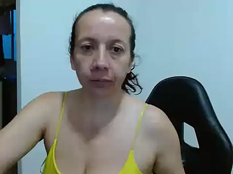 Snapshot of milfevha chatting on 06-19-26, 11:20 milfevha online show from 06-19-26, 11:20