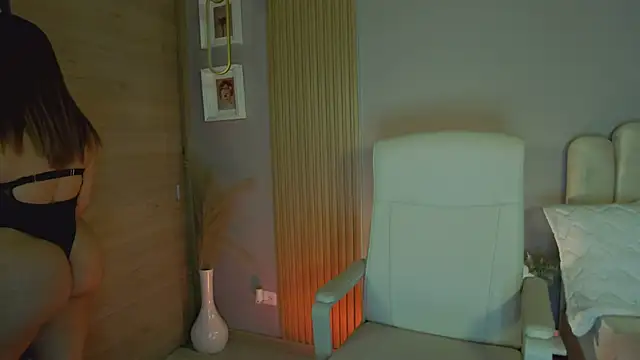 Snapshot of Alessia-miller_ chatting on 01-15-25, 03:33 Alessia-miller online show from 01-15-25, 03:33