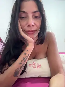 Snapshot of Rainha_Travessa chatting on 03-18-26, 05:47 Rainha Travessa online show from 03-18-26, 05:47