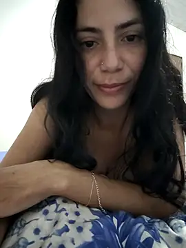 Snapshot of Rainha_Travessa chatting on 03-21-25, 07:46 Rainha Travessa online show from 03-21-25, 07:46