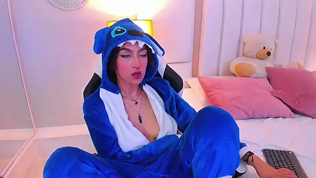 EllaBennet online show from 03-19-25, 08:23