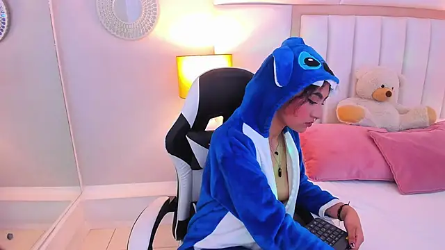 EllaBennet online show from 03-19-25, 05:19