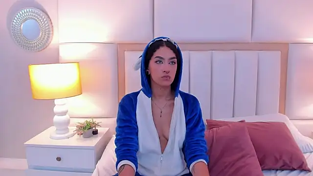 EllaBennet online show from 01-31-25, 11:35