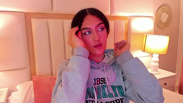 EllaBennet online show from 03-18-25, 11:00