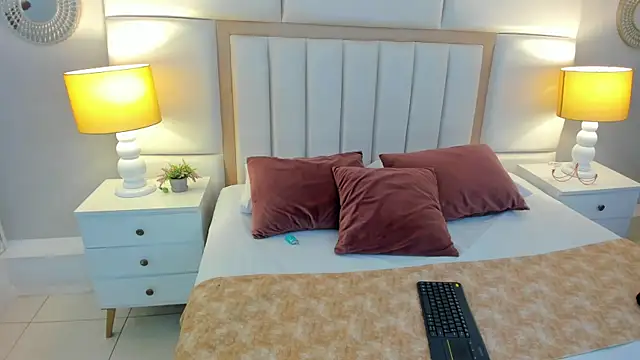 EllaBennet online show from 01-29-25, 04:15