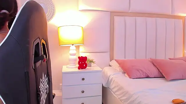 EllaBennet online show from 02-20-25, 07:55