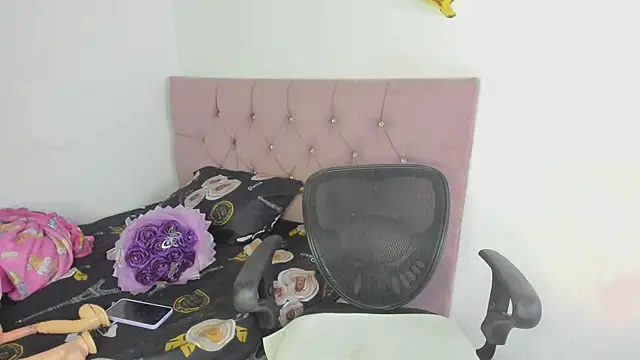 nicol jone1 online show from 04-13-26, 02:59