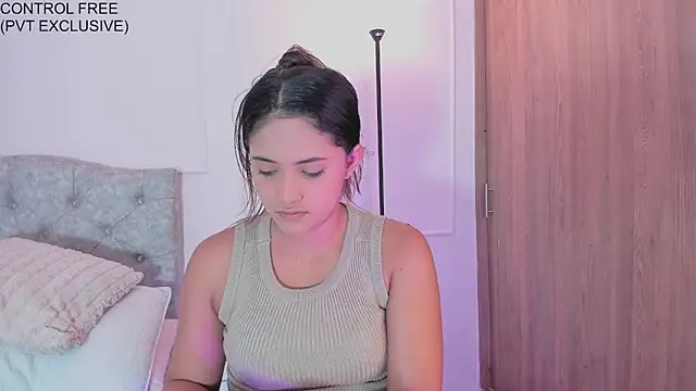 Snapshot of Isa_squirt1 chatting on 09-29-25, 01:34 Isa squirt1 online show from 09-29-25, 01:34