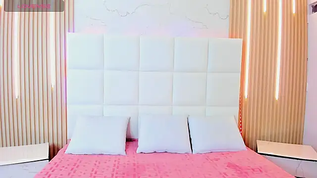 Iris Thompson  online show from 10-11-25, 04:24