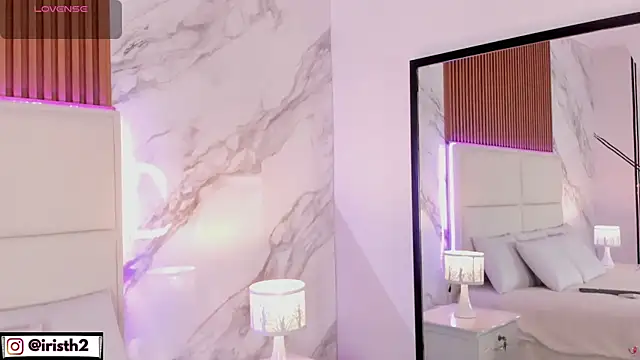 Iris Thompson  online show from 04-08-26, 03:52