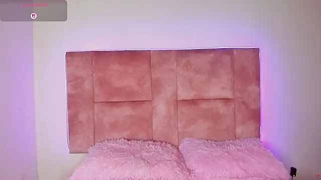 Iris Thompson  online show from 06-18-26, 12:53