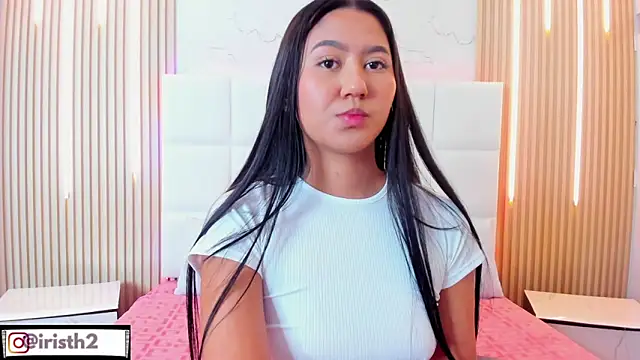 Iris Thompson  online show from 10-17-25, 03:43