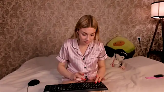 Ella Milla online show from 03-03-25, 03:49