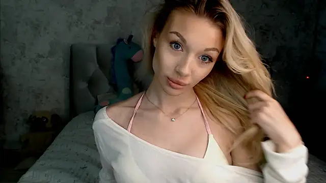 Snapshot of Ella_Milla chatting on 07-09-26, 01:32 Ella Milla online show from 07-09-26, 01:32