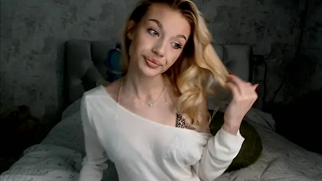 Snapshot of Ella_Milla chatting on 06-05-26, 02:12 Ella Milla online show from 06-05-26, 02:12