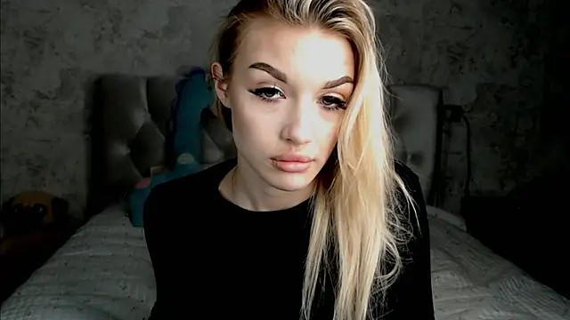 Ella Milla online show from 04-15-26, 07:58