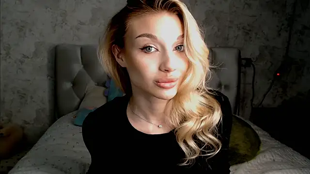 Snapshot of Ella_Milla chatting on 06-10-26, 12:39 Ella Milla online show from 06-10-26, 12:39