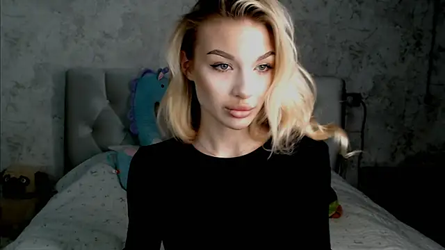 Snapshot of Ella_Milla chatting on 05-11-26, 01:45 Ella Milla online show from 05-11-26, 01:45