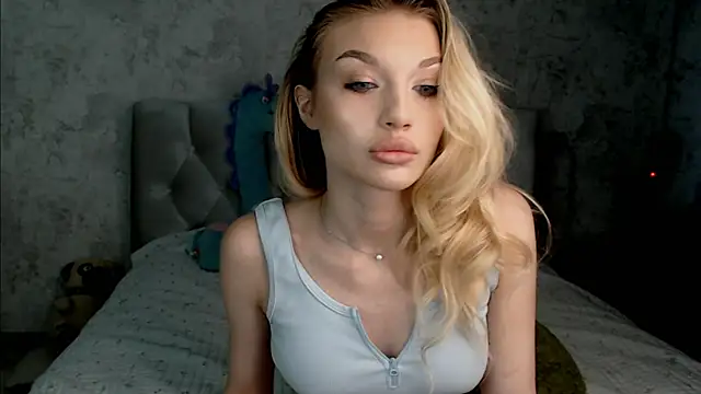 Snapshot of Ella_Milla chatting on 06-26-26, 12:55 Ella Milla online show from 06-26-26, 12:55