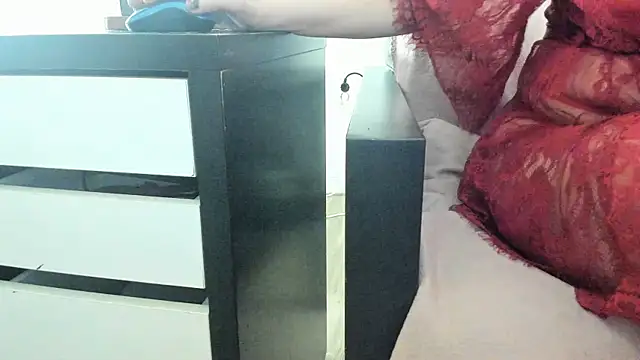 Snapshot of MendiPetite chatting on 02-20-26, 09:28 MendiPetite online show from 02-20-26, 09:28