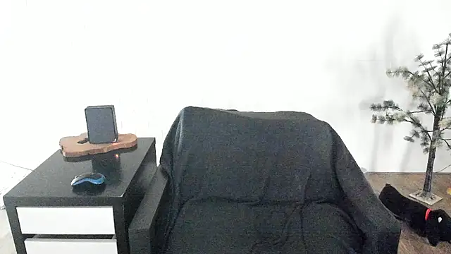 MendiPetite online show from 03-18-26, 09:37