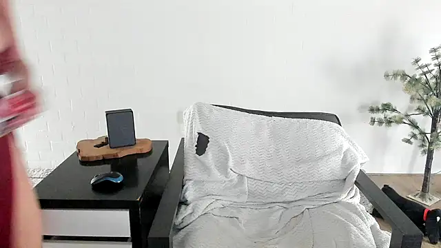 MendiPetite online show from 03-26-26, 08:51