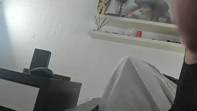 Snapshot of MendiPetite chatting on 02-12-26, 09:36 MendiPetite online show from 02-12-26, 09:36