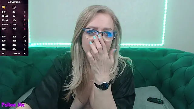 Snapshot of IvanaCharm chatting on 03-10-26, 04:27 IvanaCharm online show from 03-10-26, 04:27