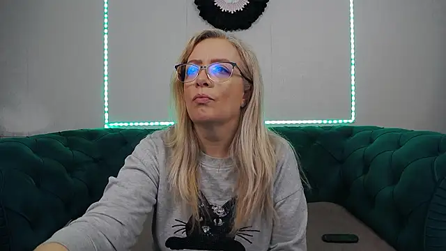 IvanaCharm online show from 02-17-26, 04:32