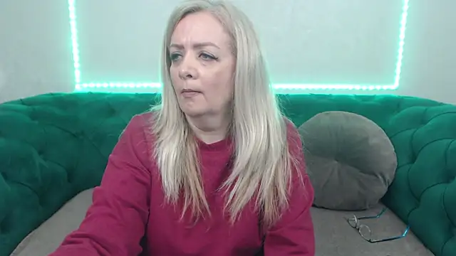 Snapshot of IvanaCharm chatting on 04-02-26, 03:13 IvanaCharm online show from 04-02-26, 03:13