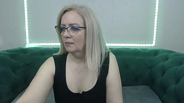 Snapshot of IvanaCharm chatting on 03-15-26, 04:08 IvanaCharm online show from 03-15-26, 04:08