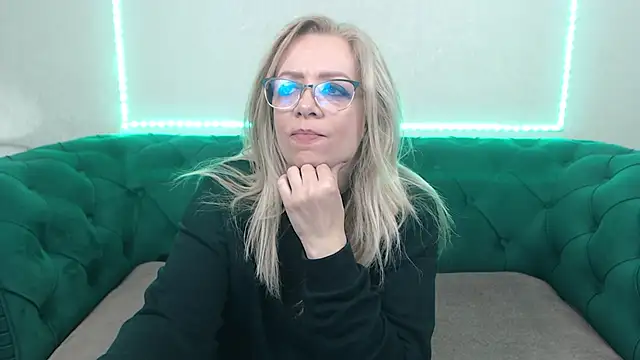 Snapshot of IvanaCharm chatting on 03-26-26, 04:22 IvanaCharm online show from 03-26-26, 04:22