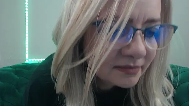 Snapshot of IvanaCharm chatting on 03-06-26, 04:40 IvanaCharm online show from 03-06-26, 04:40