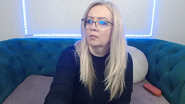 IvanaCharm online show from 05-06-26, 03:32
