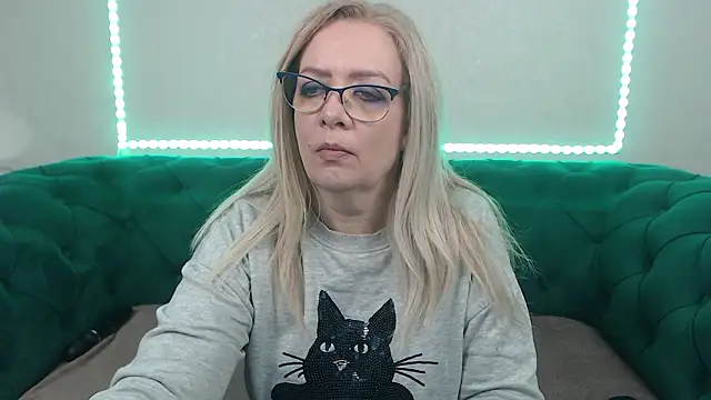 Snapshot of IvanaCharm chatting on 03-24-26, 04:23 IvanaCharm online show from 03-24-26, 04:23