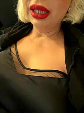 Snapshot of luna_14 chatting on 10-13-25, 12:29 luna 14 online show from 10-13-25, 12:29