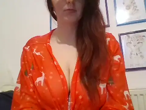 Snapshot of Selena_Lux chatting on 12-22-24, 01:00 Selena Lux online show from 12-22-24, 01:00